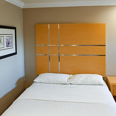 Days Inn By Wyndham San Francisco S/Oyster Point Airport Саут Сан Франциско Екстериор снимка