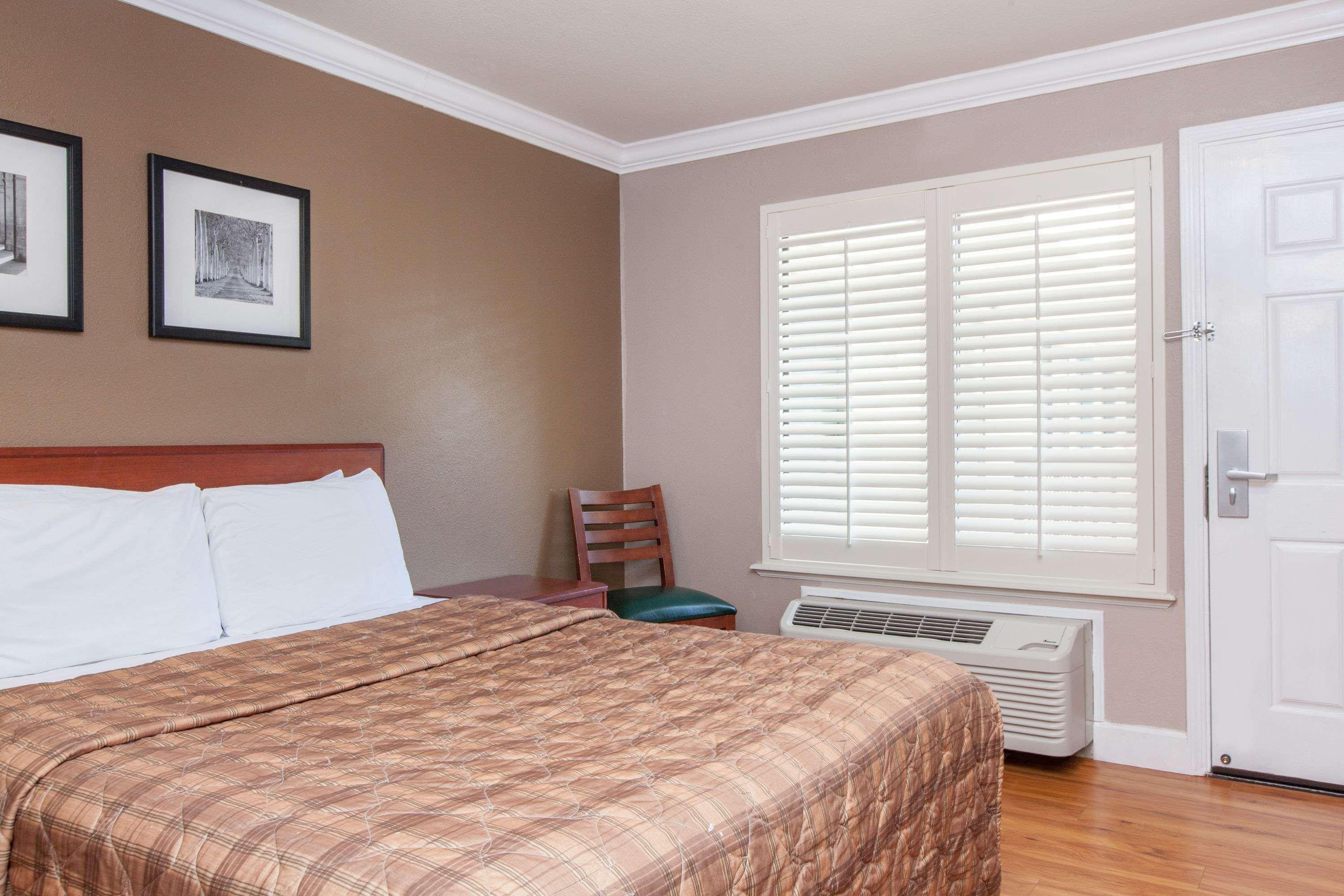 Days Inn By Wyndham San Francisco S/Oyster Point Airport Саут Сан Франциско Екстериор снимка