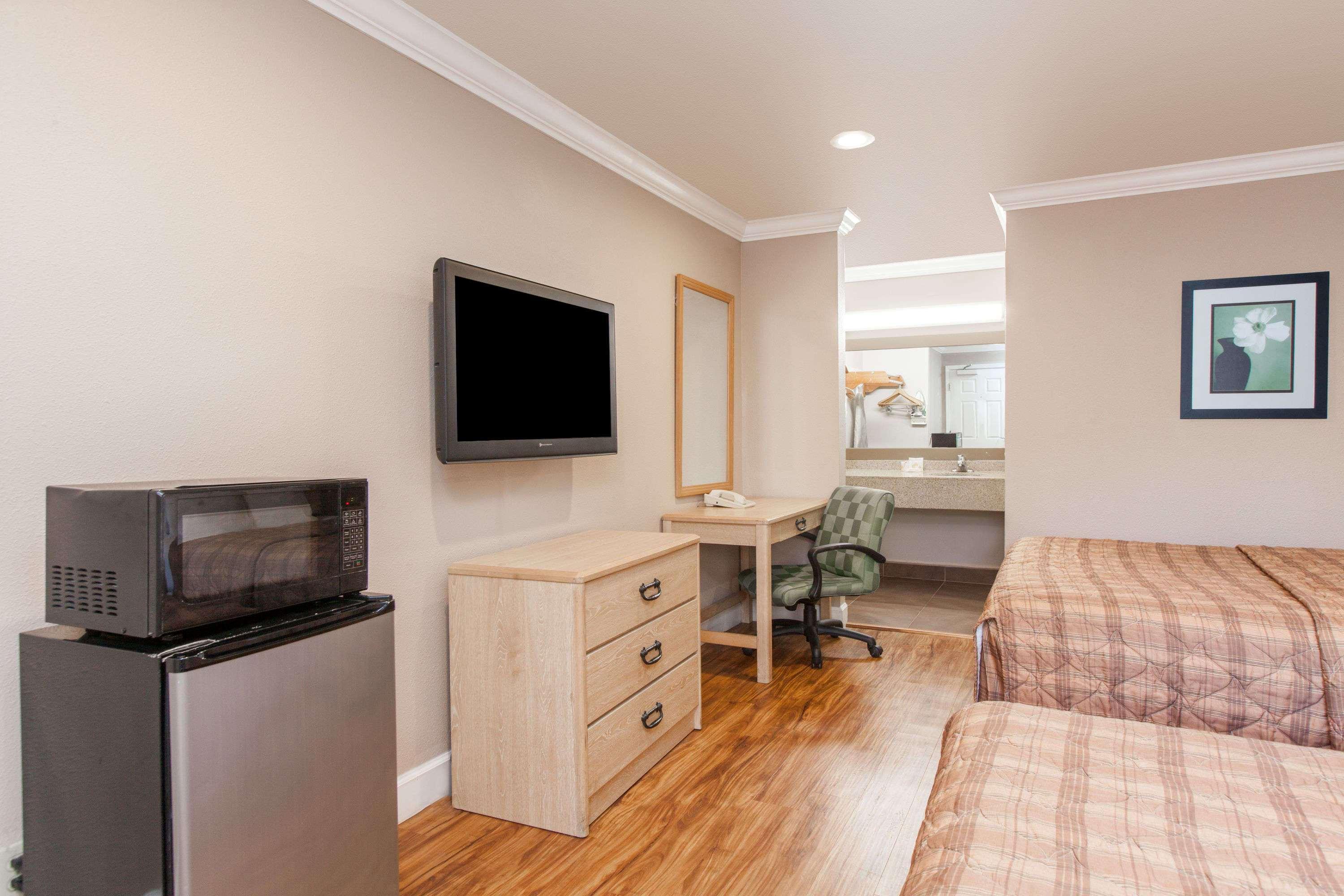 Days Inn By Wyndham San Francisco S/Oyster Point Airport Саут Сан Франциско Екстериор снимка