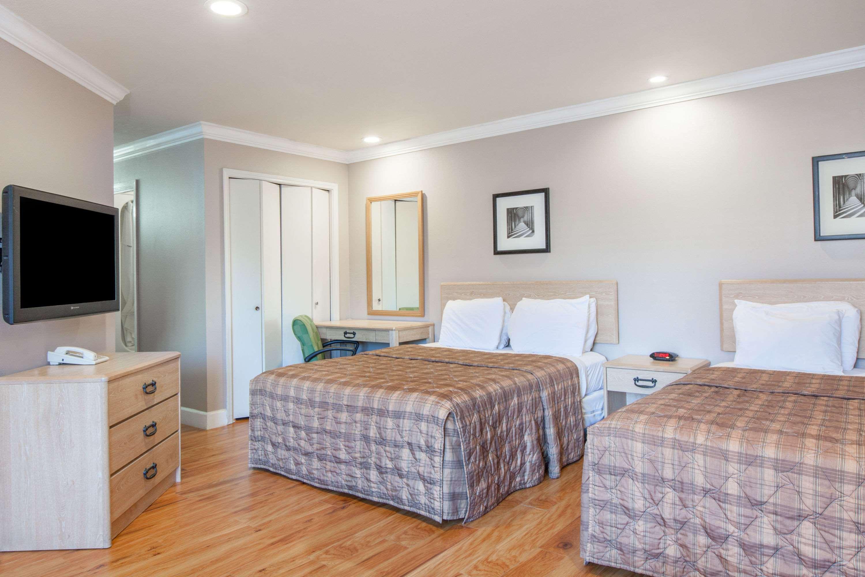 Days Inn By Wyndham San Francisco S/Oyster Point Airport Саут Сан Франциско Екстериор снимка
