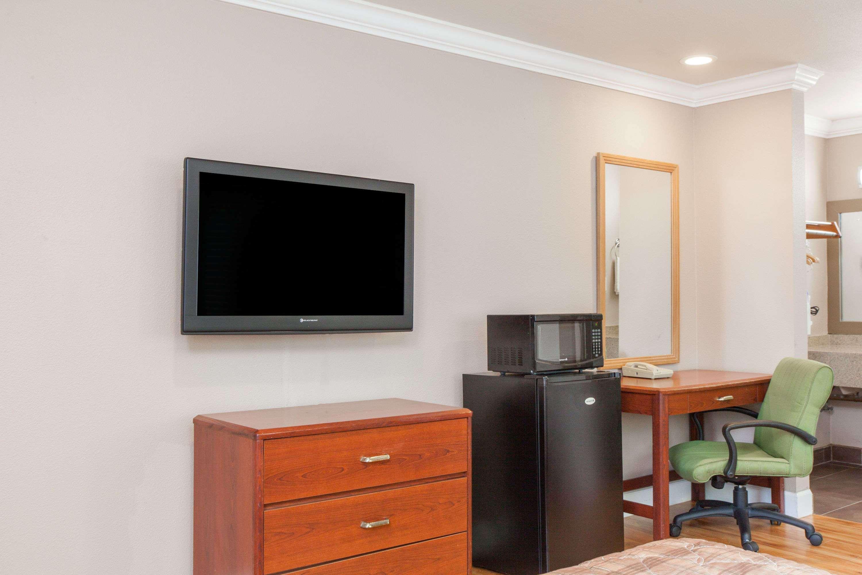 Days Inn By Wyndham San Francisco S/Oyster Point Airport Саут Сан Франциско Екстериор снимка