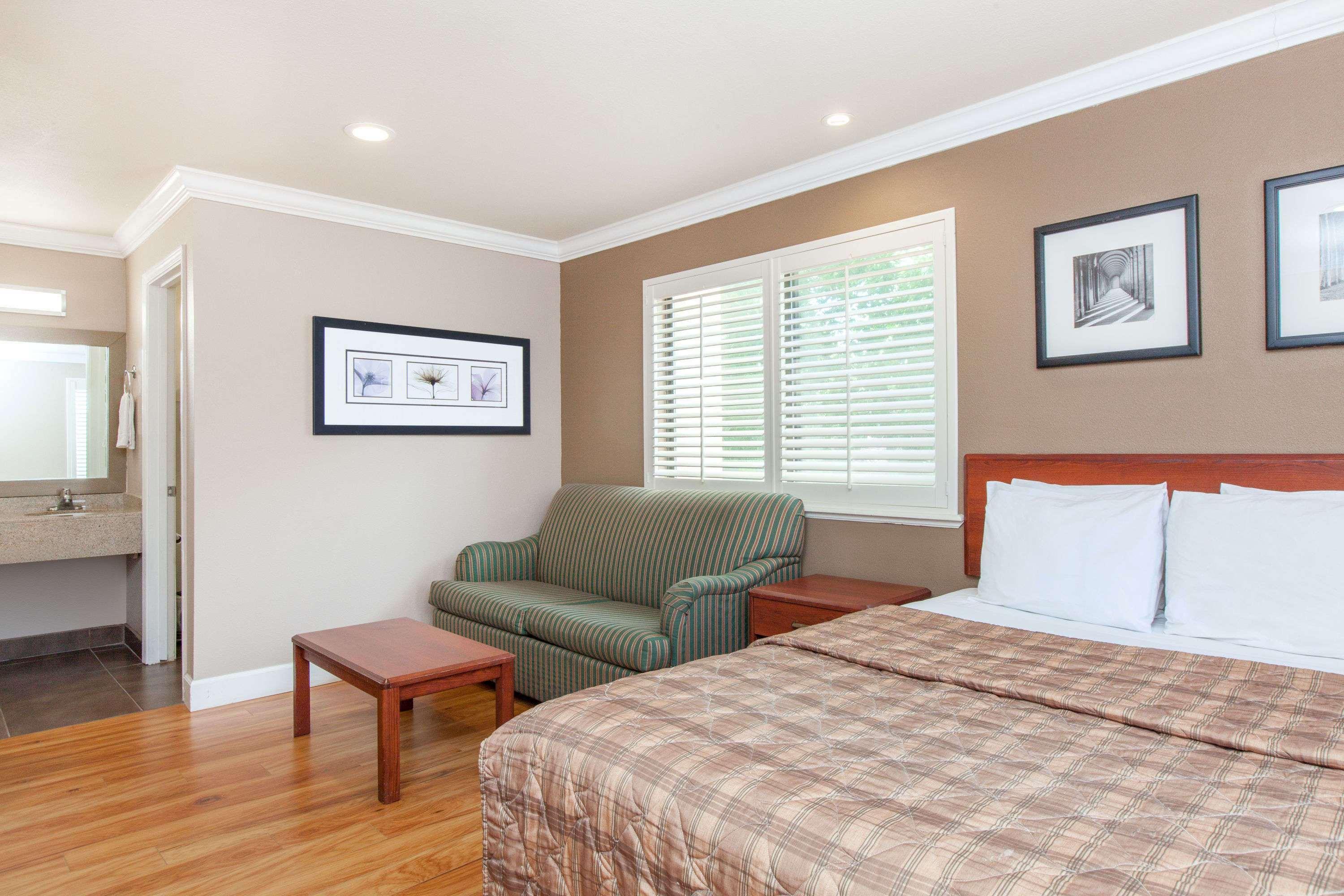 Days Inn By Wyndham San Francisco S/Oyster Point Airport Саут Сан Франциско Екстериор снимка