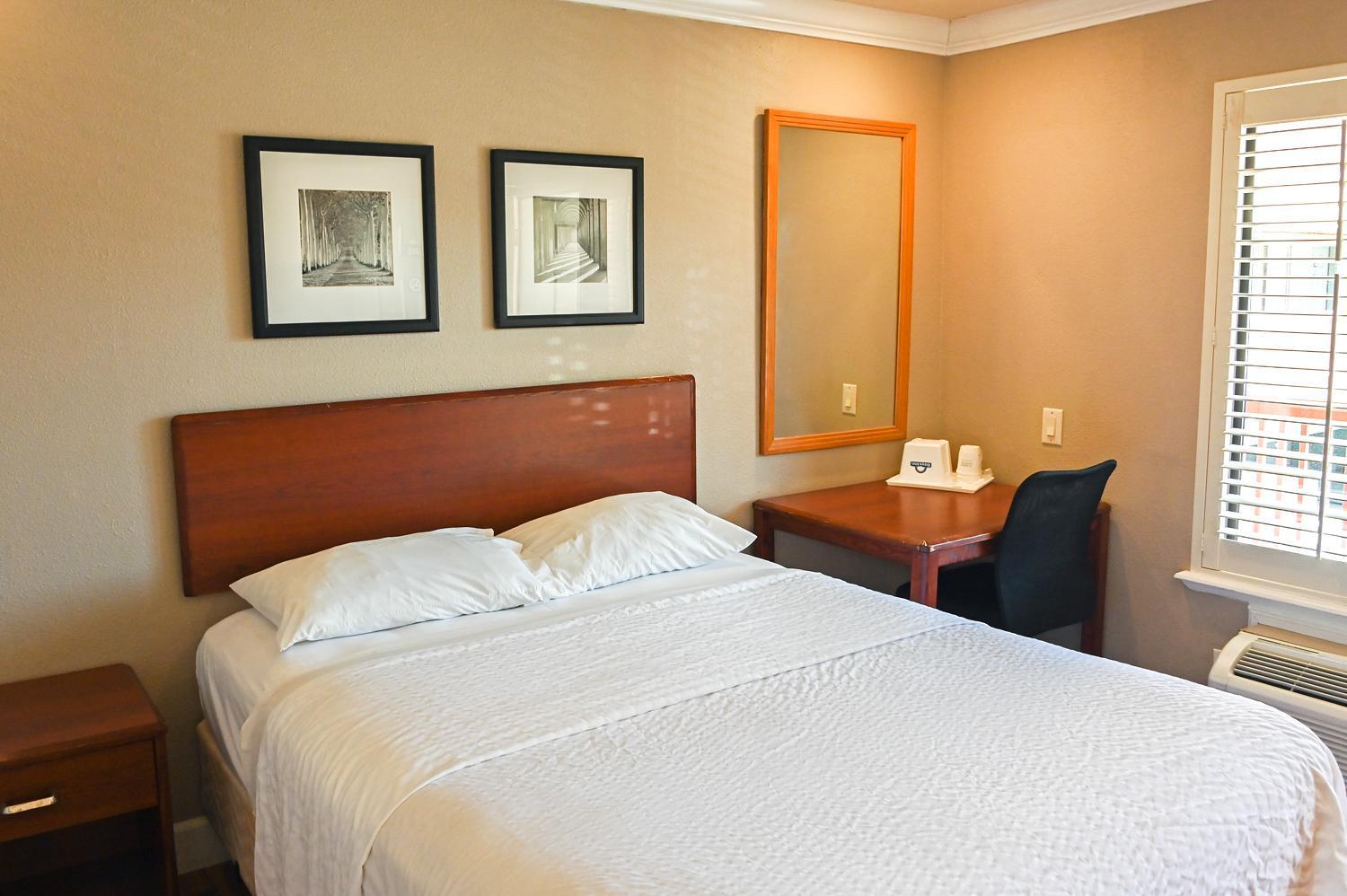 Days Inn By Wyndham San Francisco S/Oyster Point Airport Саут Сан Франциско Екстериор снимка