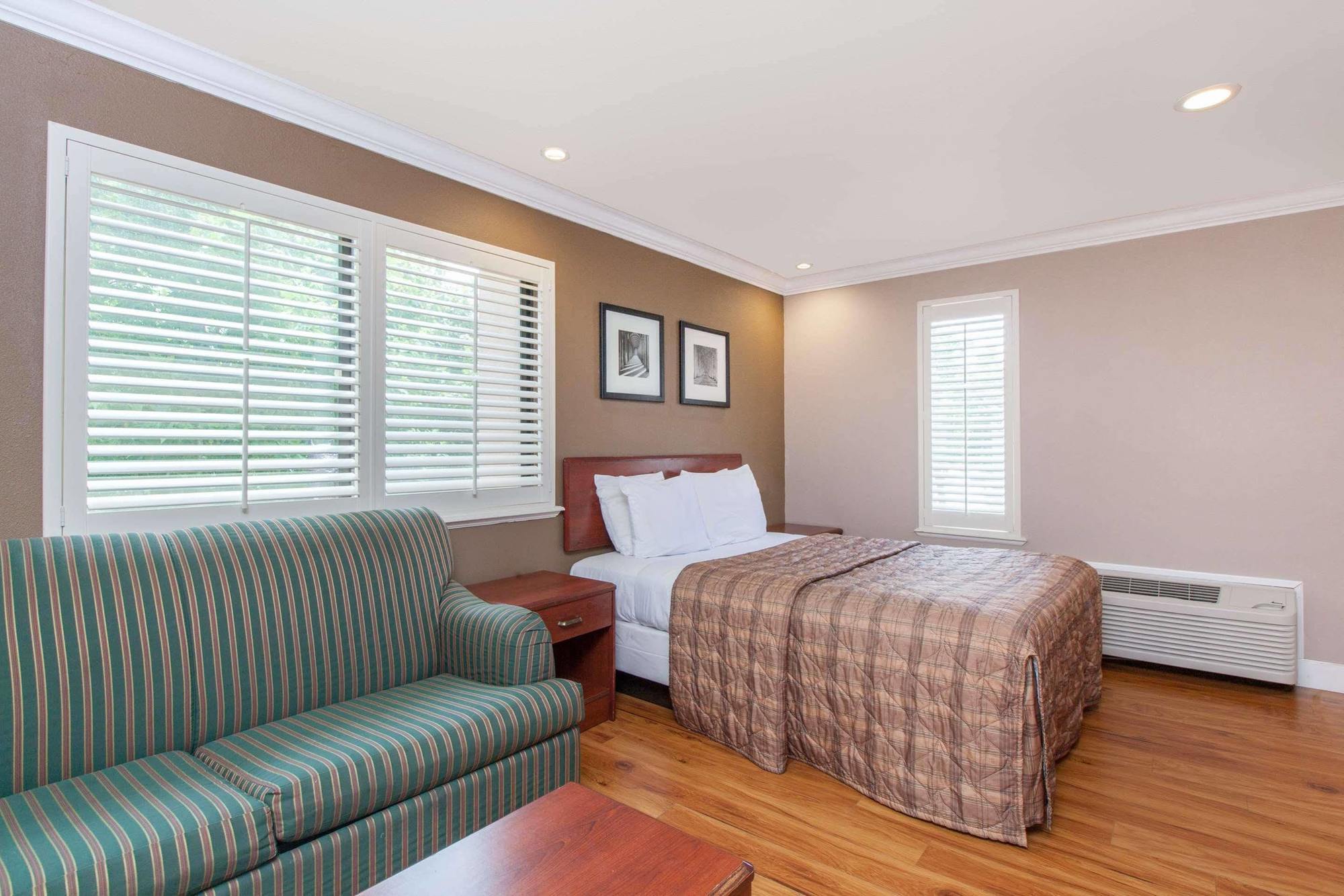 Days Inn By Wyndham San Francisco S/Oyster Point Airport Саут Сан Франциско Екстериор снимка