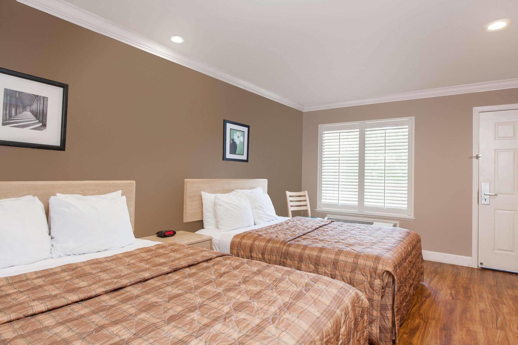 Days Inn By Wyndham San Francisco S/Oyster Point Airport Саут Сан Франциско Екстериор снимка